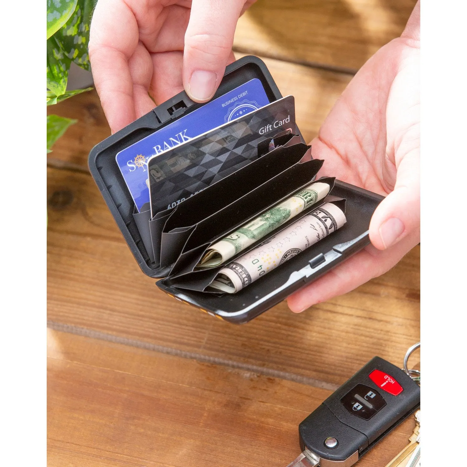 Evergreen Gifts,University of Iowa, Hard Case Wallet,4.33x3x0.8 Inches