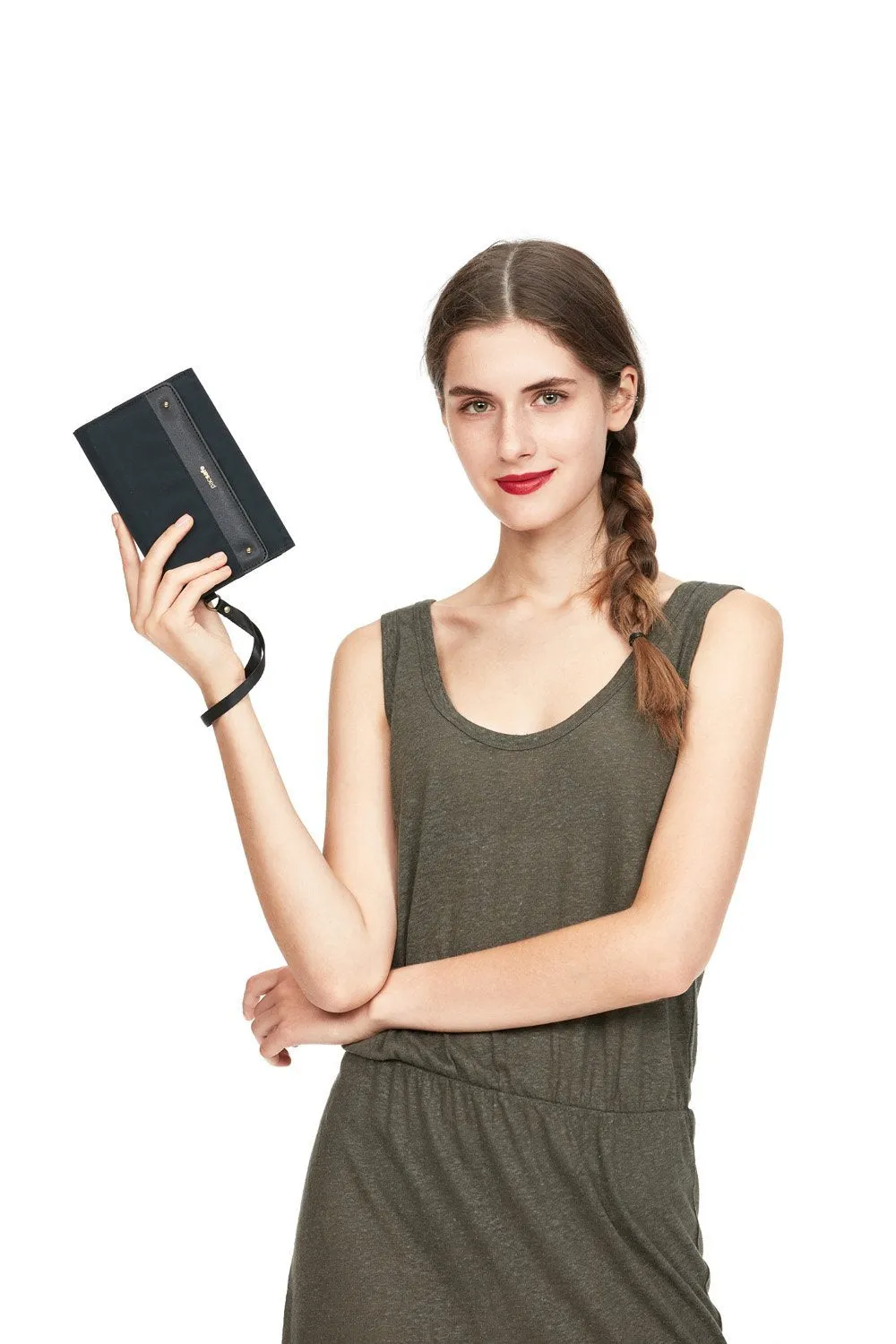 Pacsafe® RFIDsafe® RFID blocking clutch wallet