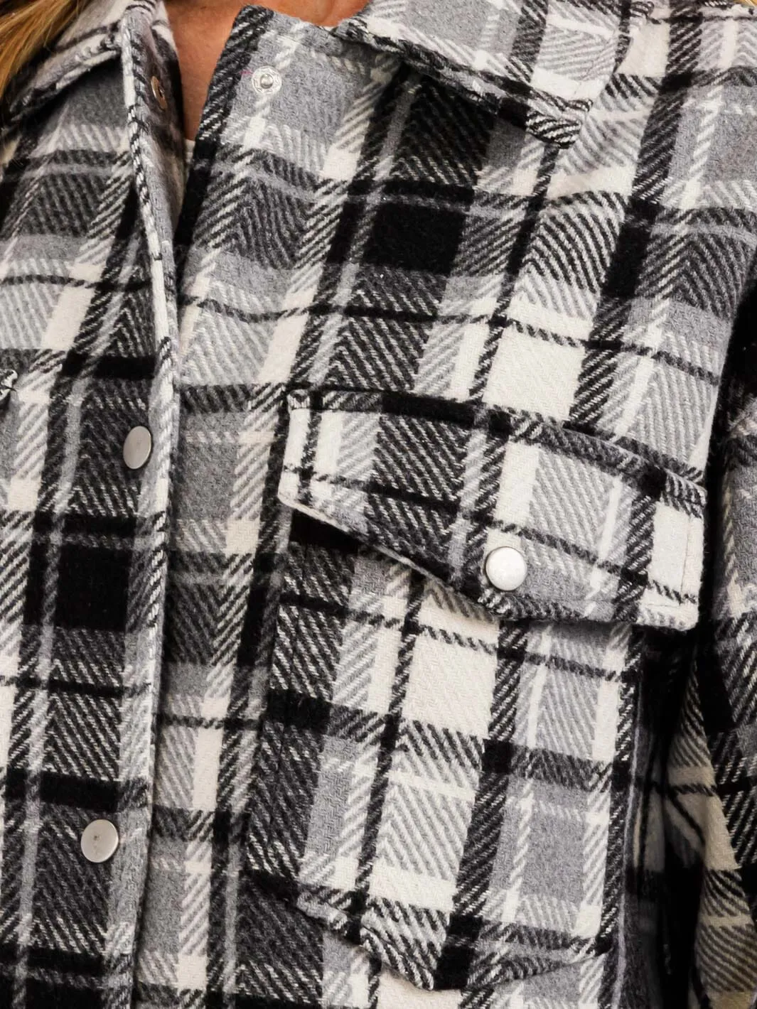 WOMEN'S LONG SLEEVE BUTTON CLOSURE FRONT POCKETS PLAID JACKET