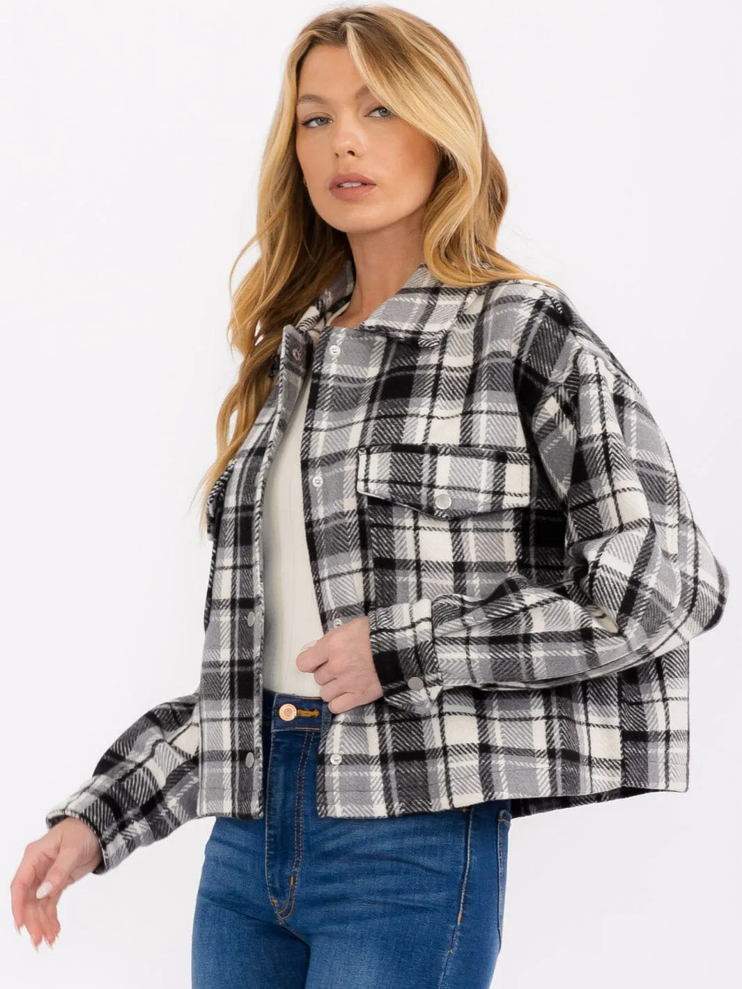 WOMEN'S LONG SLEEVE BUTTON CLOSURE FRONT POCKETS PLAID JACKET