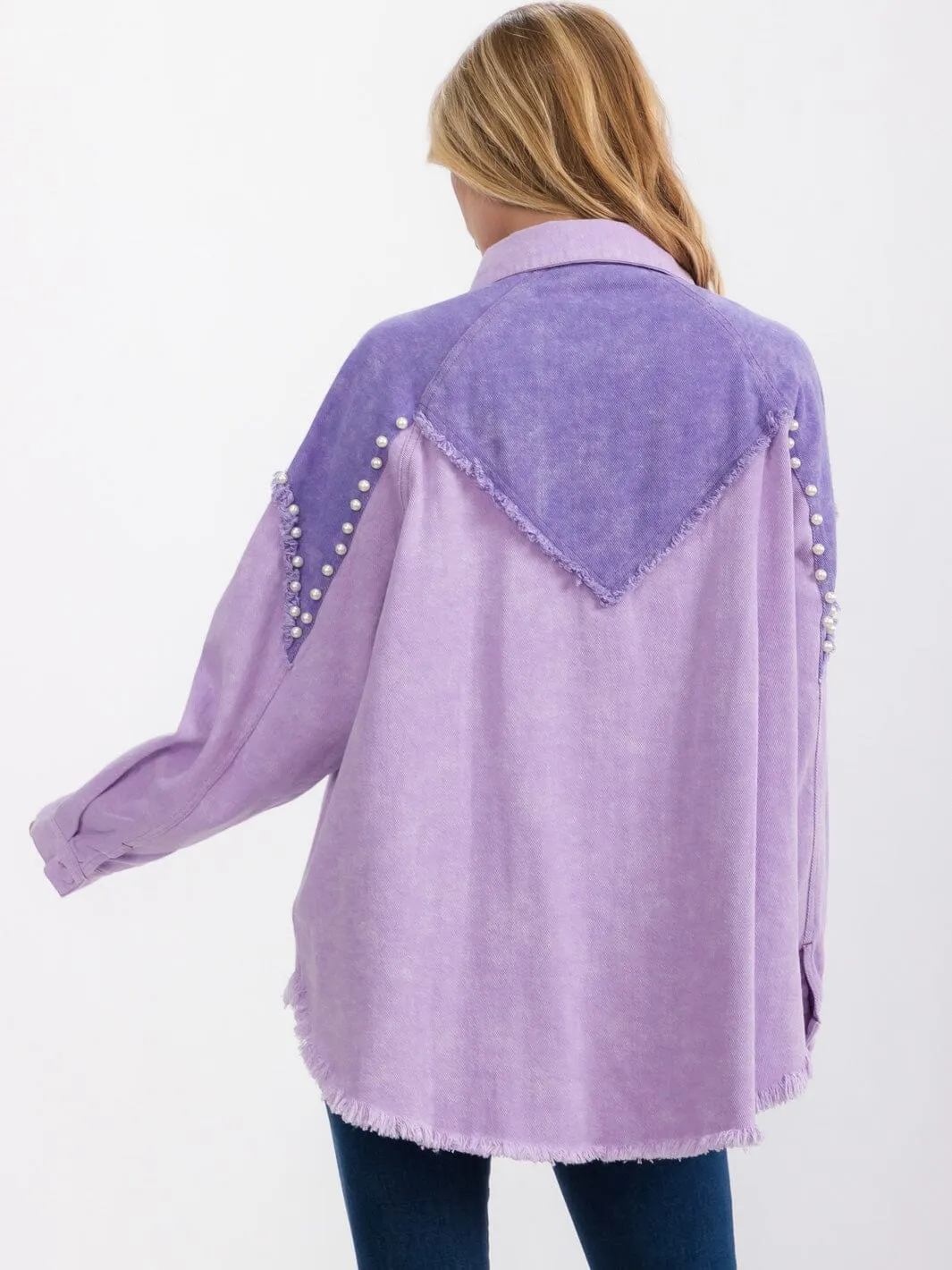 WOMEN'S LONG SLEEVE BUTTON UP FRONT POCKETS PEARL DETAILED DENIM JACKET