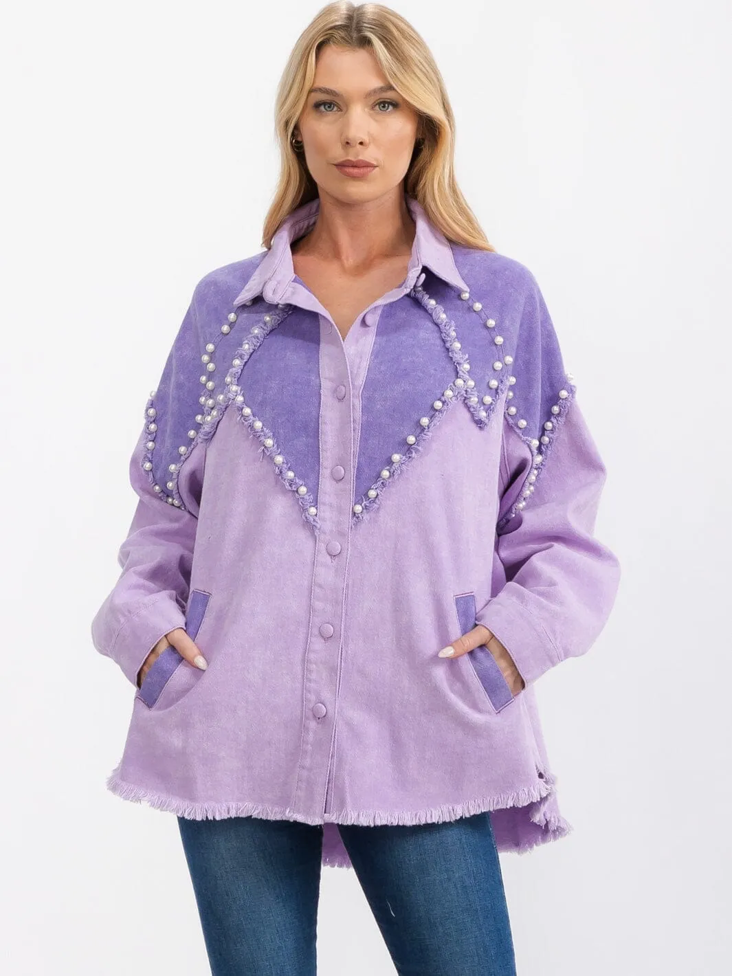 WOMEN'S LONG SLEEVE BUTTON UP FRONT POCKETS PEARL DETAILED DENIM JACKET