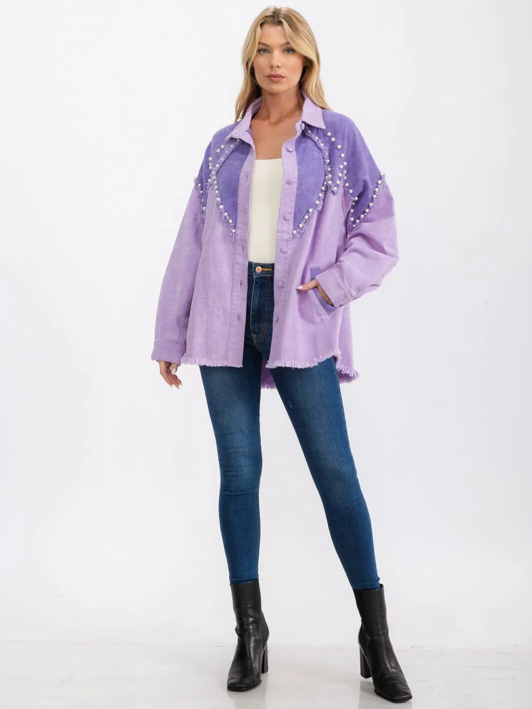 WOMEN'S LONG SLEEVE BUTTON UP FRONT POCKETS PEARL DETAILED DENIM JACKET